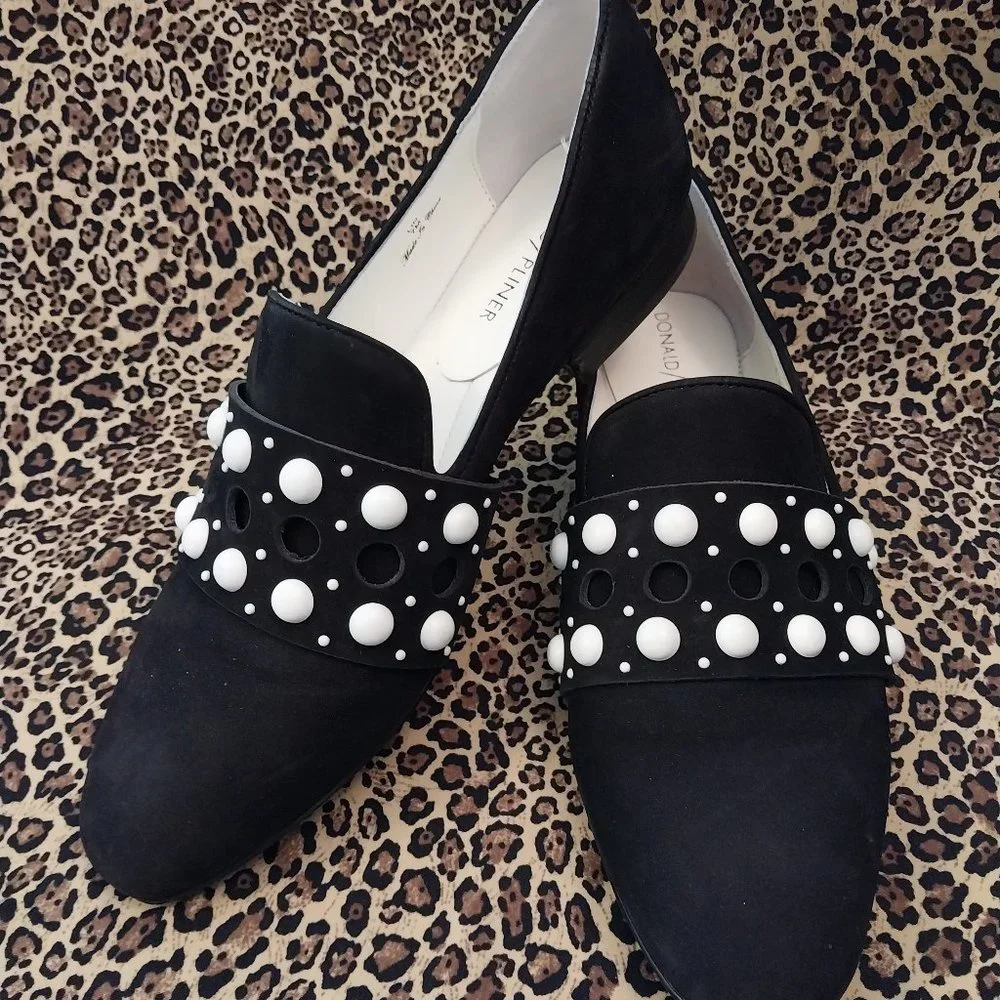 2555 Size 7 Donald Pliner Black Suede Look with White Beads - Picture 1 of 7